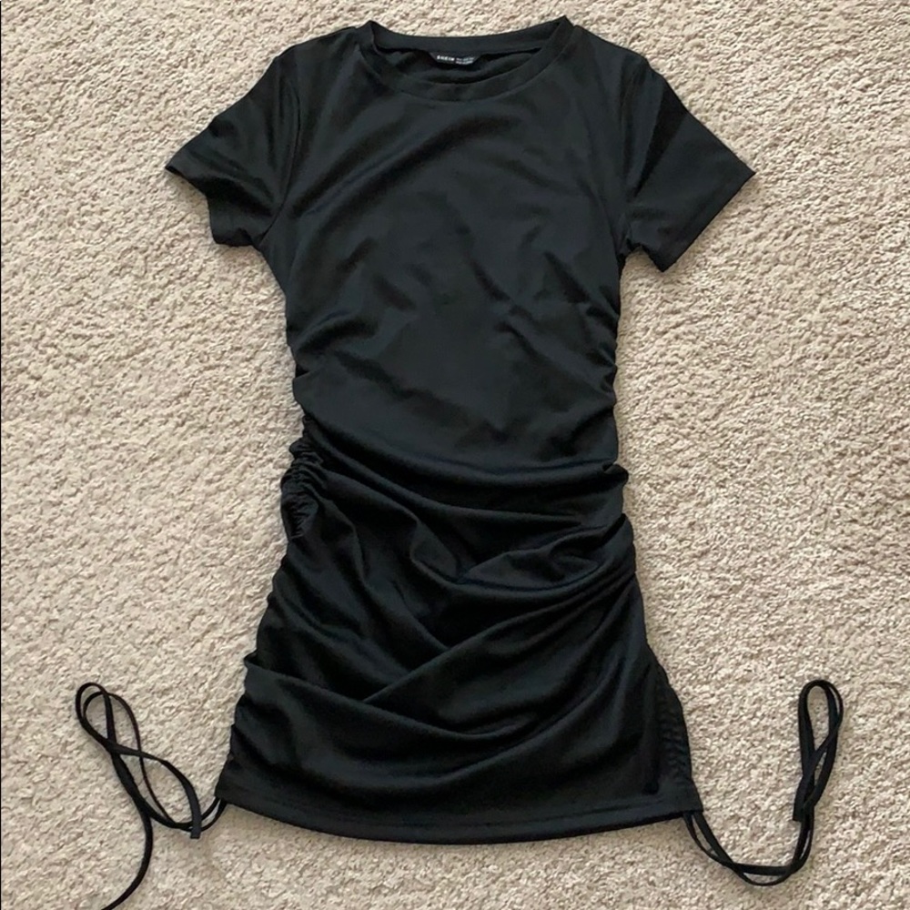 Side cinch casual dress